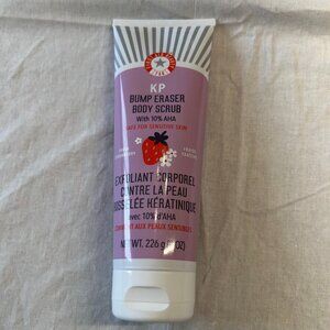 First Aid Beauty KP Bump Eraser Body Scrub 10% AHA Fresh Strawberry 226g